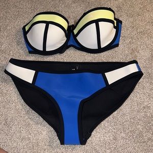 Triangl Bikini, bottoms L top Small+
